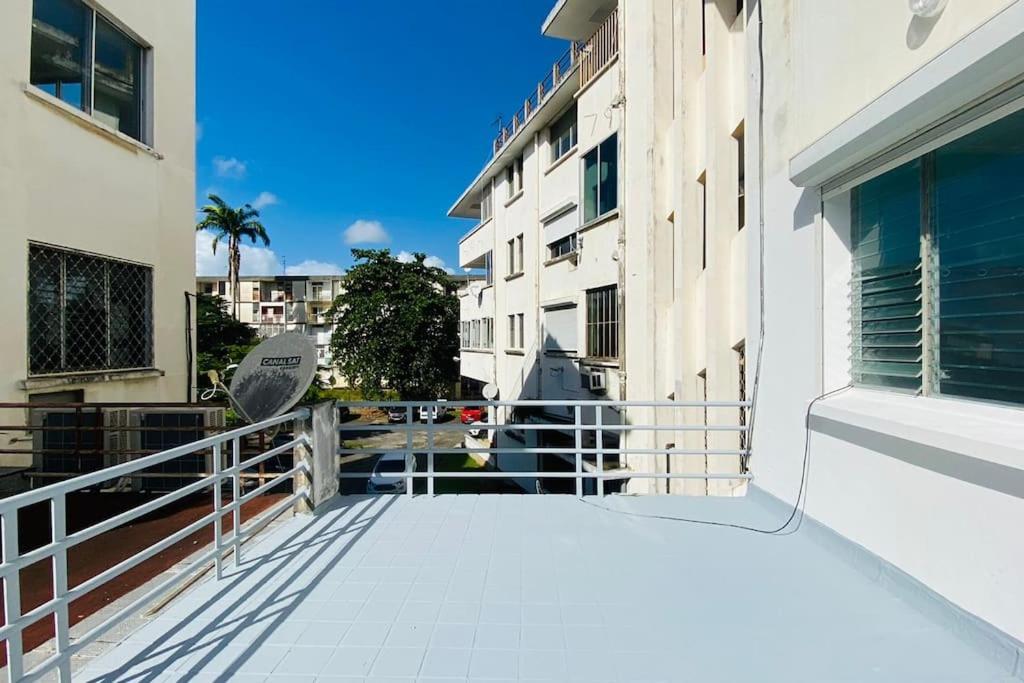 Le Sunshine - Au Coeur Du Centre Ville De Pointe- A- Pitre - Proche De Tout Avec Sa Grande Terrasse Ensoleillee Екстериор снимка